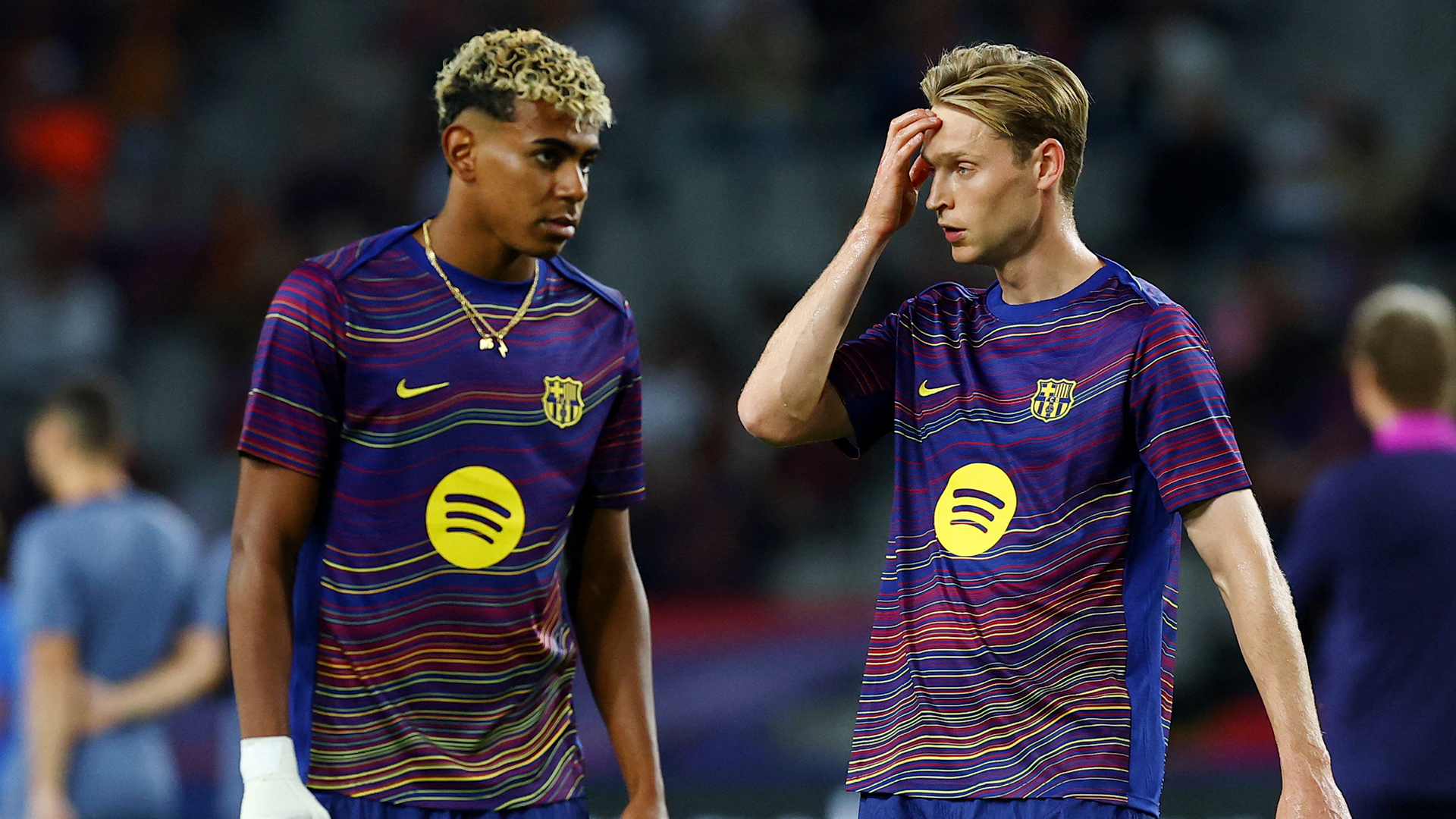 Lamine Yamal y Frenkie de Jong previo a un partido del FC Barcelona.